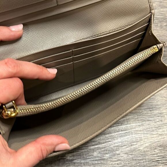 Authenticated Prada Beige Saffiano Lux Wallet ($1,100) 🌟professionally cleaned 🌟 - Picture 14 of 17